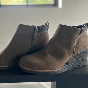 Dr. Scholl's Loden Green Suede Ankle Booties size 11